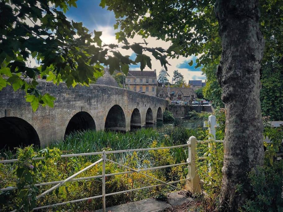 Period Apartment, Great Views, In Heart Of Town. ブラッドフォード・オン・エイヴォン エクステリア 写真