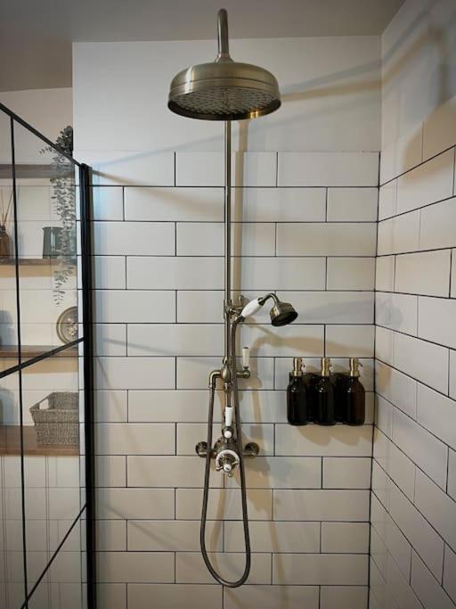 Period Apartment, Great Views, In Heart Of Town. ブラッドフォード・オン・エイヴォン エクステリア 写真