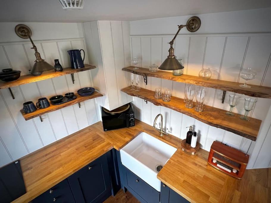 Period Apartment, Great Views, In Heart Of Town. ブラッドフォード・オン・エイヴォン エクステリア 写真